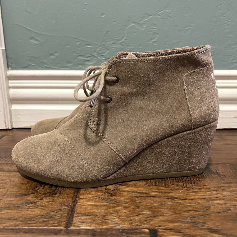 TOMS Desert Wedge Suede Ankle Boots Sz 9
